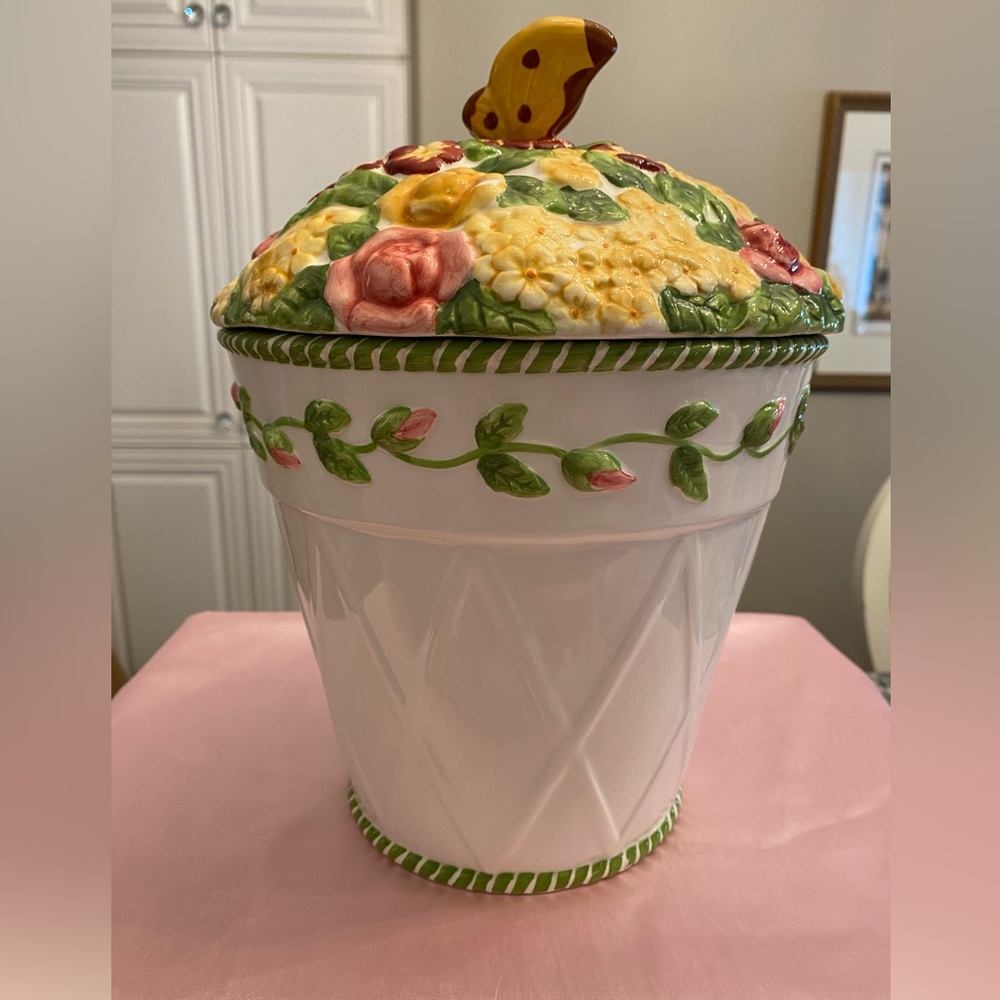 NWOT RARE VINTAGE 2001 ROYAL ALBERT OLD COUNTRY ROSES SEASONS OF COLOUR CANISTER